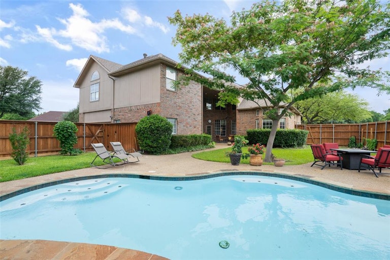 Photo 1 of 20 - 5410 Kingston Dr, Richardson, TX 75082