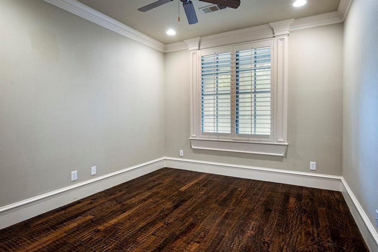 Photo 22 of 40 - 6624 Sondra Dr, Dallas, TX 75214