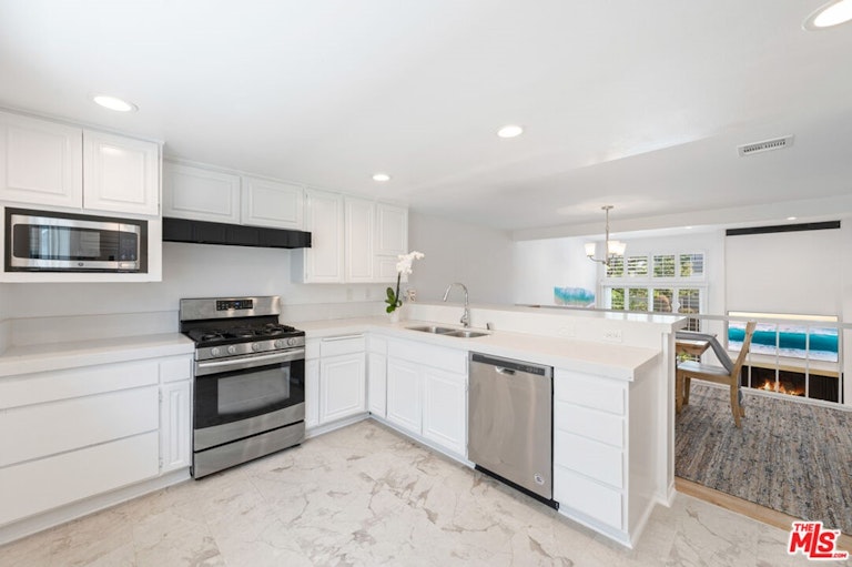 Photo 7 of 38 - 13238 Fiji Way Unit B, Marina Del Rey, CA 90292