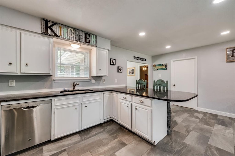 Photo 11 of 22 - 100 Chestnut St, Aledo, TX 76008