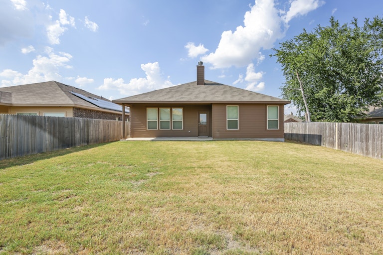 Photo 4 of 25 - 1108 Doe Meadow Dr, Burleson, TX 76028