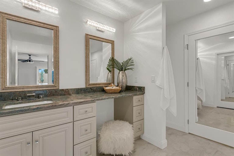 Photo 32 of 54 - 11003 Peach Point Ct, Bradenton, FL 34209
