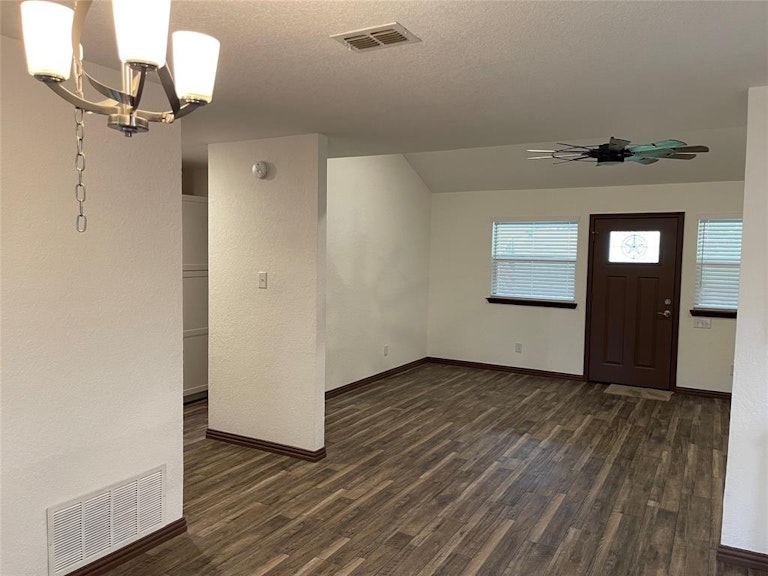 Photo 8 of 40 - 208 Guinevere Dr, Weatherford, TX 76086