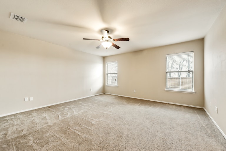 Photo 17 of 23 - 536 Laurel Ln, Fate, TX 75087