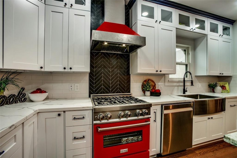 Photo 14 of 38 - 724 W Melwood St, Houston, TX 77009