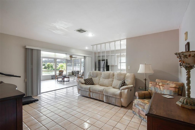 Photo 17 of 42 - 372 Westwinds Dr, Palm Harbor, FL 34683