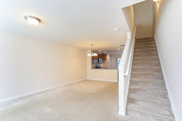 Photo 7 of 25 - 8512 Quarton Dr, Raleigh, NC 27616