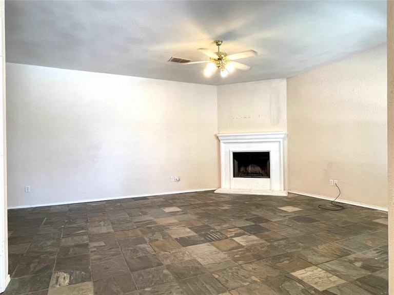 Photo 2 of 23 - 6328 Seal Cv, Fort Worth, TX 76179