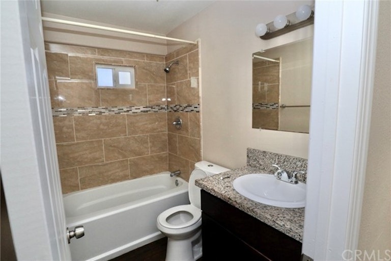 Photo 12 of 24 - 501 S Buena Vista St, Hemet, CA 92543
