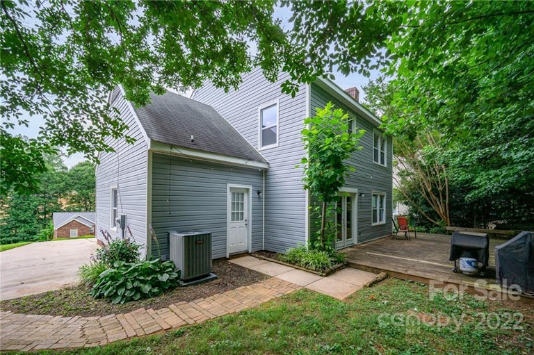 Photo 24 of 28 - 1129 Well Spring Dr, Charlotte, NC 28262