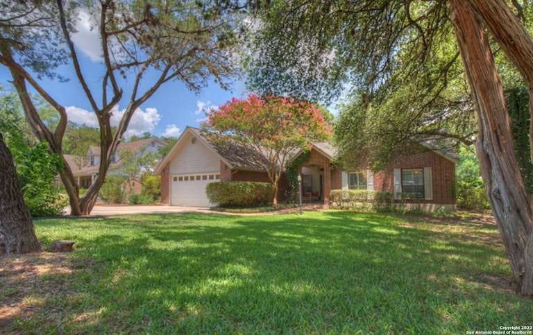 Photo 3 of 48 - 1820 Cypress Rapids Dr, New Braunfels, TX 78130