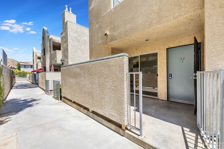 Photo 2 of 22 - 18209 Sierra Hwy #31, Canyon Country, CA 91351