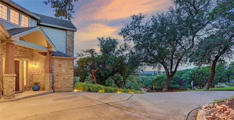 Photo 8 of 40 - 6301 Mountainclimb Dr, Austin, TX 78731
