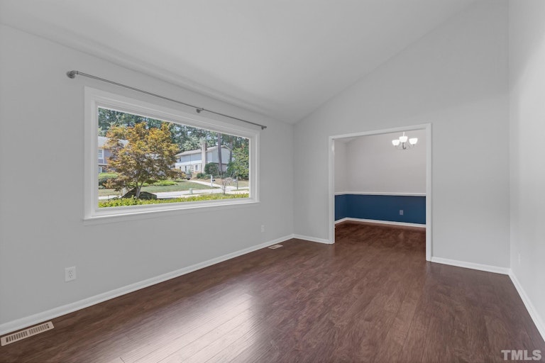 Photo 5 of 30 - 5313 Old Forge Cir, Raleigh, NC 27609