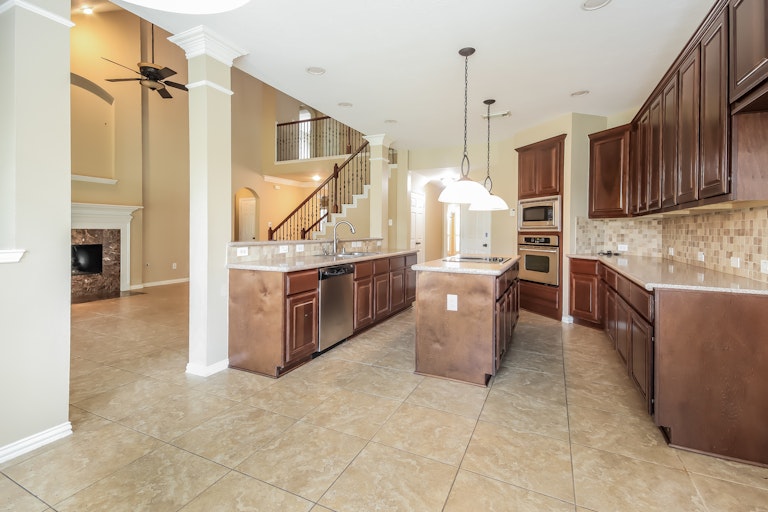 Photo 4 of 27 - 12407 N Austin Shore Dr, Cypress, TX 77433