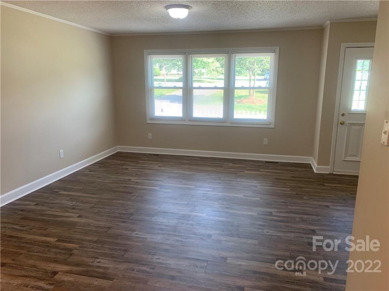 Photo 4 of 16 - 408 Millsaps Rd, Statesville, NC 28625