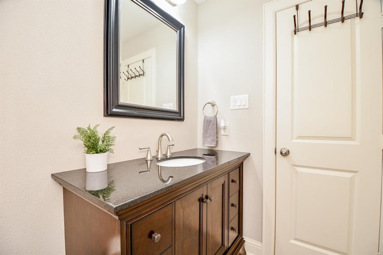 Photo 40 of 49 - 5402 Rutherglenn Dr, Houston, TX 77096