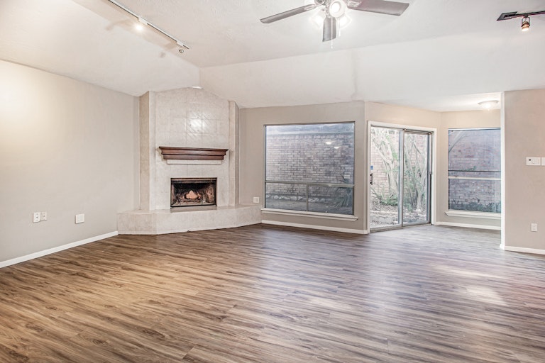 Photo 11 of 17 - 8914 Beau Monde Dr, Houston, TX 77099