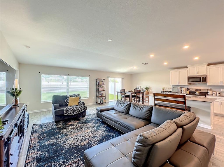 Photo 13 of 55 - 112 White Horse Way, Groveland, FL 34736