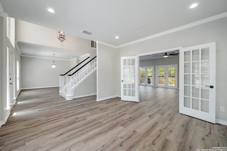 Photo 16 of 32 - 16218 Robinwood Ln, San Antonio, TX 78248