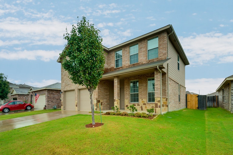 Photo 2 of 27 - 8520 Cumberland Gap Dr, Fort Worth, TX 76244