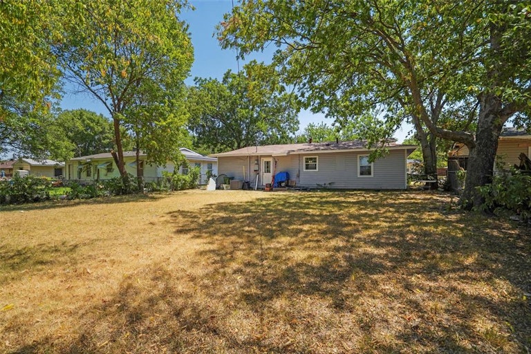 Photo 24 of 29 - 612 Highland Dr, Arlington, TX 76010