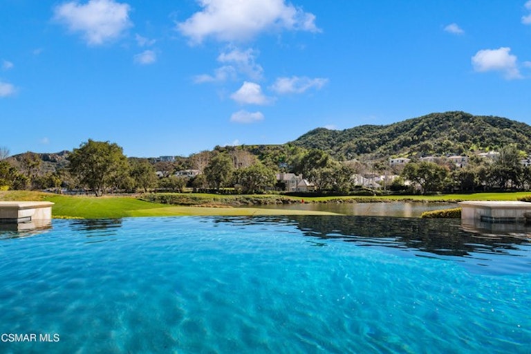 Photo 57 of 80 - 208 W Stafford Rd, Thousand Oaks, CA 91361