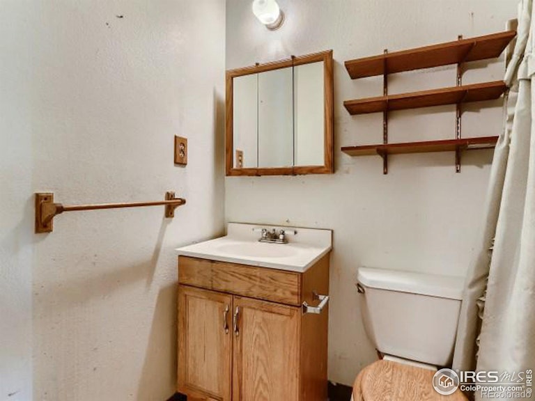Photo 10 of 22 - 12314 Olmsted Dr, Denver, CO 80239