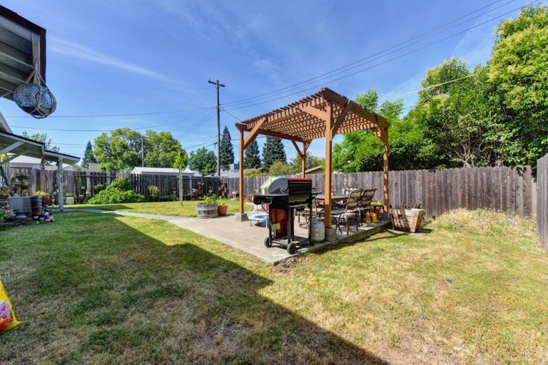 Photo 30 of 31 - 4137 California Ave, Carmichael, CA 95608