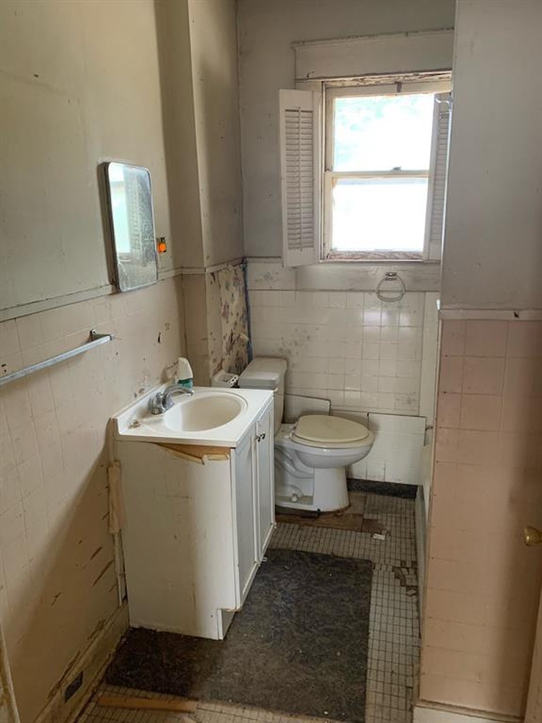 Photo 9 of 16 - 1734 Arizona Ave, Dallas, TX 75216