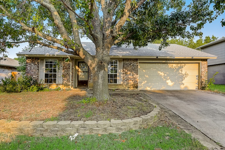Photo 1 of 42 - 7517 Evergreen Dr, Watauga, TX 76148