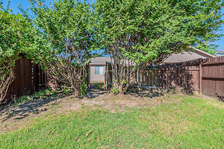 Photo 16 of 22 - 2506 High Hollow Dr, Garland, TX 75041