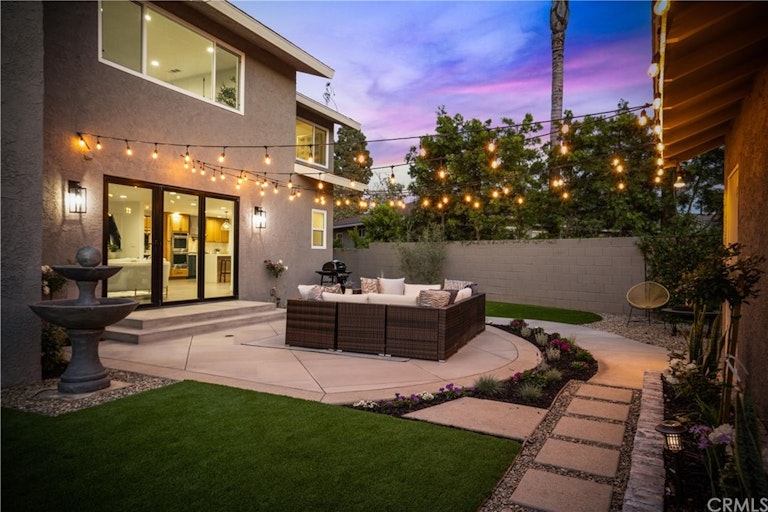 Photo 2 of 37 - 1166 E Claiborne Dr, Long Beach, CA 90807