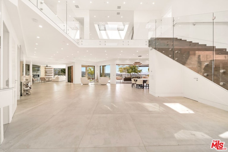 Photo 5 of 25 - 3911 Cody Rd, Sherman Oaks, CA 91403