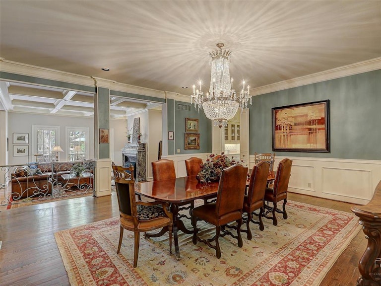 Photo 9 of 31 - 17316 Club Hill Ln, Dallas, TX 75248