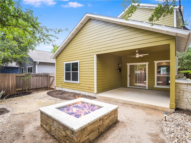 Photo 32 of 40 - 2116 Amur Dr, Austin, TX 78745