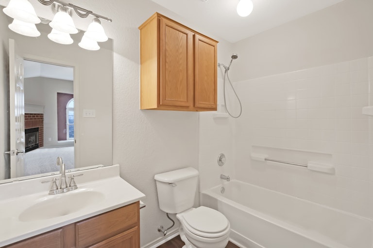 Photo 19 of 26 - 2713 Brea Canyon Rd, Fort Worth, TX 76108