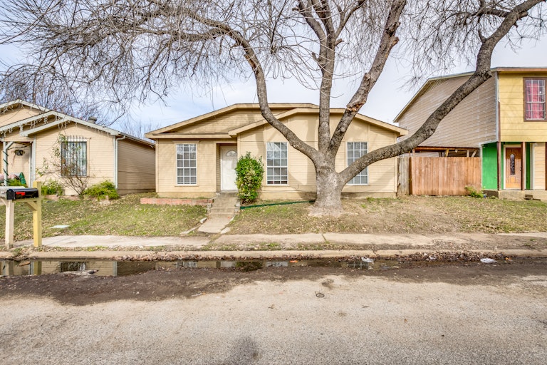 Photo 1 of 15 - 9911 Cedar Mountain Cir, Dallas, TX 75217