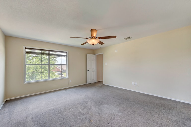 Photo 15 of 28 - 732 Partridge Dr, Fort Worth, TX 76131