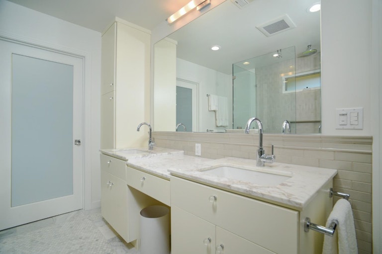 Photo 19 of 68 - 1940 Rolling Hills Rd, Sacramento, CA 95864