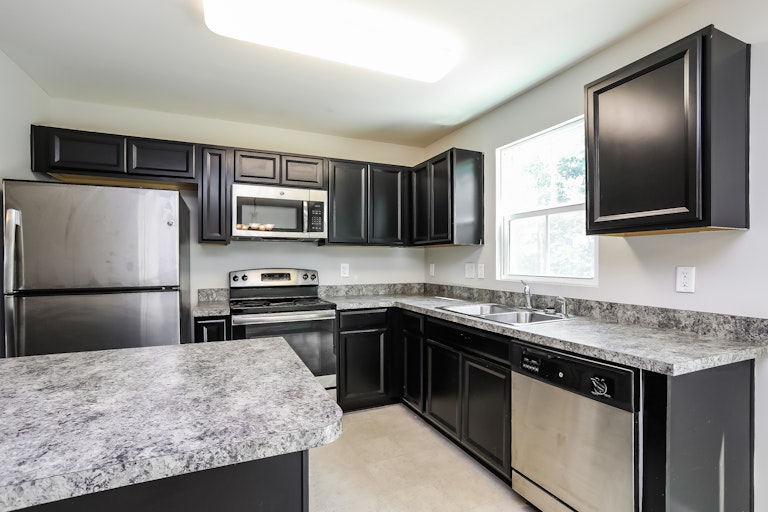 Photo 12 of 25 - 370 Fieldspar Ln, Clayton, NC 27520