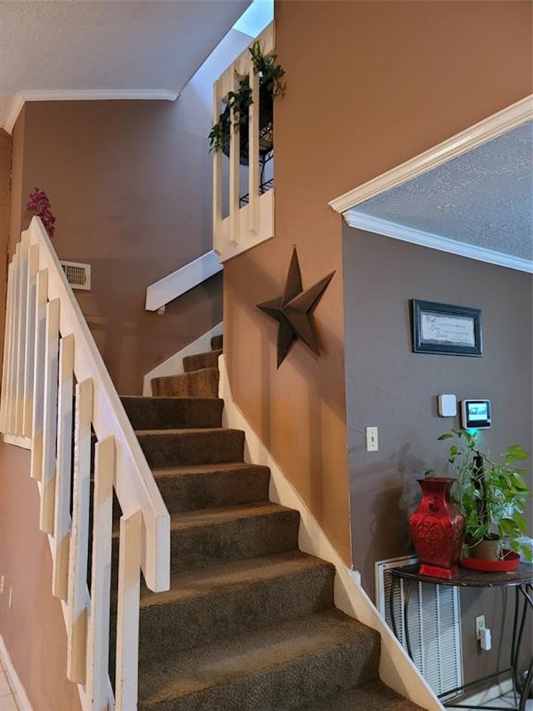 Photo 9 of 38 - 6450 Dellfern Dr, Houston, TX 77035