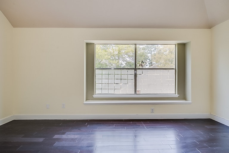 Photo 11 of 20 - 15122 Chetland Place Dr, Houston, TX 77095