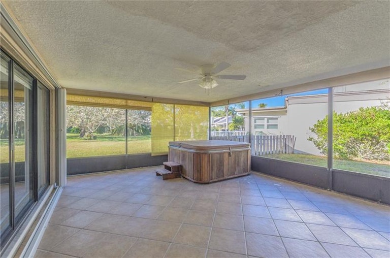 Photo 24 of 25 - 530 S Woodlands Dr, Oldsmar, FL 34677