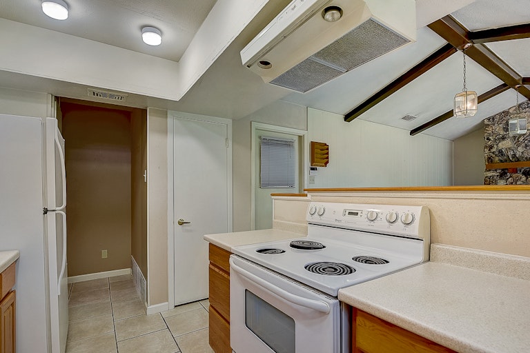 Photo 5 of 34 - 2608 Edinburgh St, Irving, TX 75062