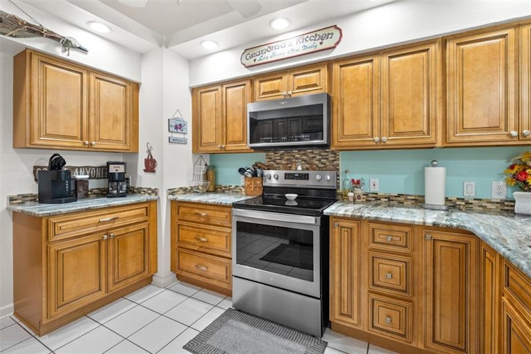 Photo 18 of 40 - 5085 Florentine Ct, Spring Hill, FL 34608