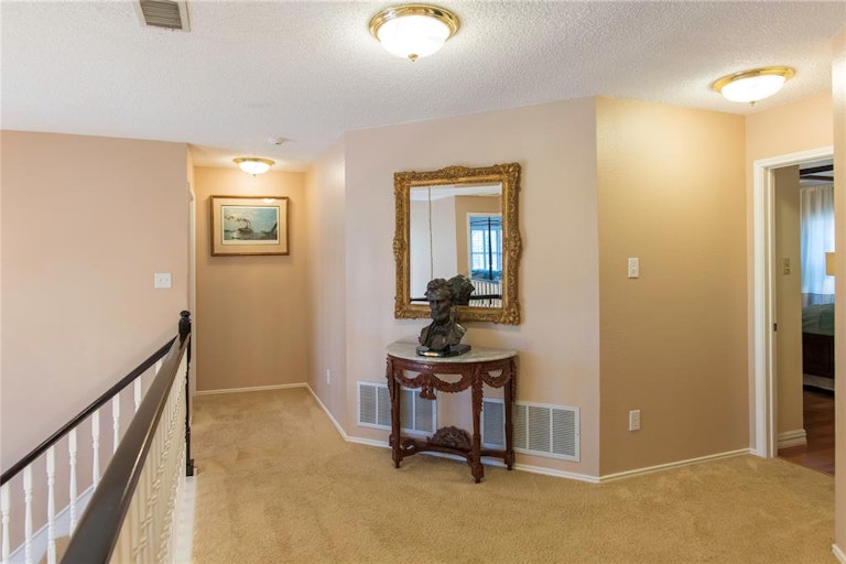Photo 25 of 40 - 706 Cottonwood Bend Dr, Allen, TX 75002
