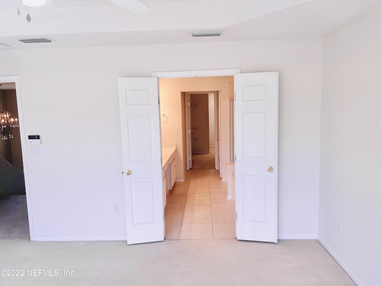 Photo 17 of 31 - 11066 Castlemain Cir E, Jacksonville, FL 32256