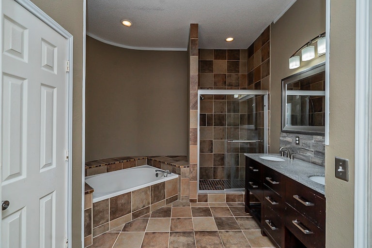 Photo 23 of 47 - 1309 Woodthorpe Dr, Mesquite, TX 75181
