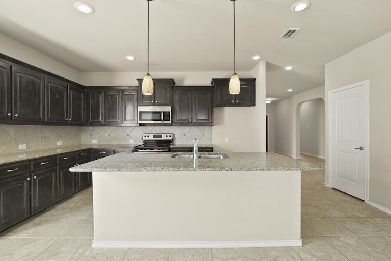 Photo 2 of 25 - 1108 Doe Meadow Dr, Burleson, TX 76028